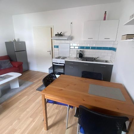 Schoene 2 Zimmer Apartment In Krefeld City, Monteur Wohnung Netflix & Prime Exterior photo