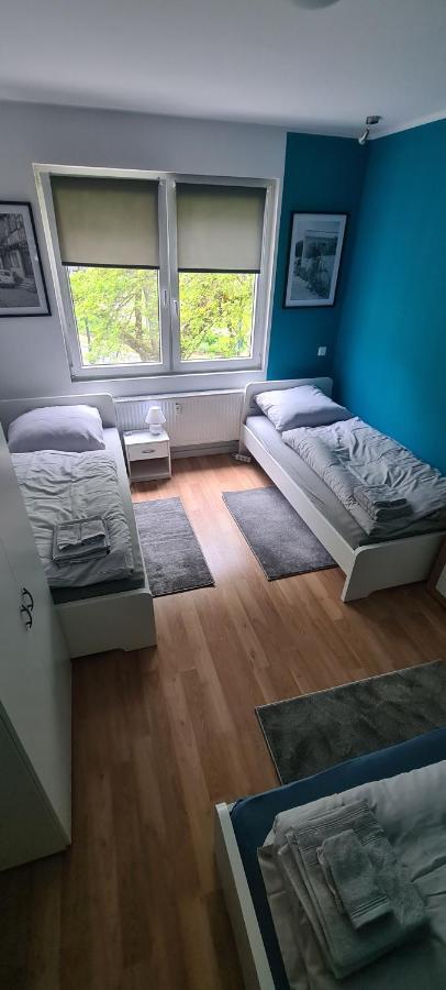 Schoene 2 Zimmer Apartment In Krefeld City, Monteur Wohnung Netflix & Prime Exterior photo