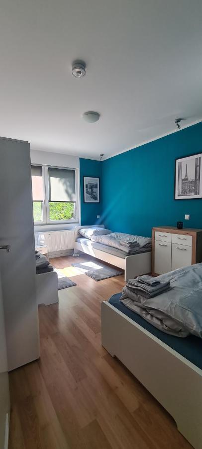Schoene 2 Zimmer Apartment In Krefeld City, Monteur Wohnung Netflix & Prime Exterior photo